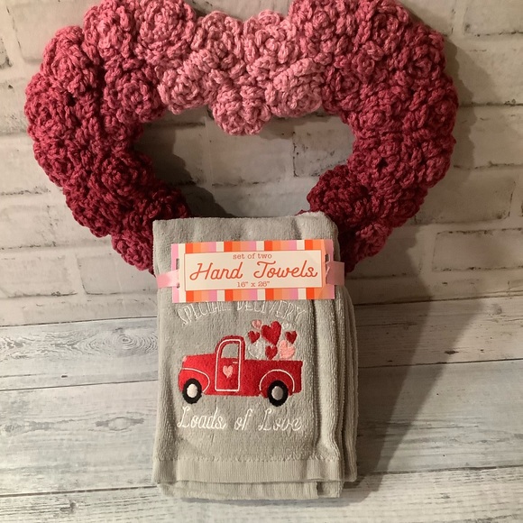 Set of 2 Loads Of Love Valentines Day Hand Towels - Picture 1 of 3